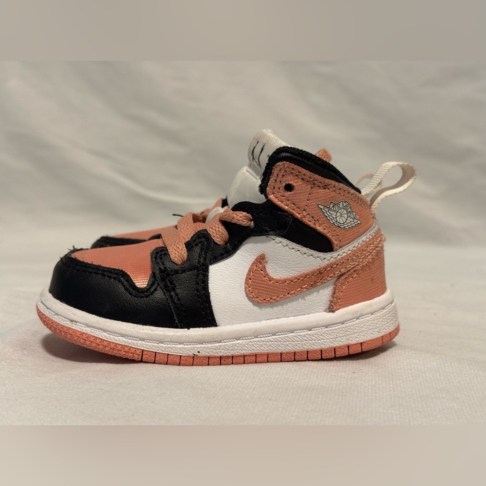 Nike Air Jordan 1  Retro MID Light Madder Root Size 5c